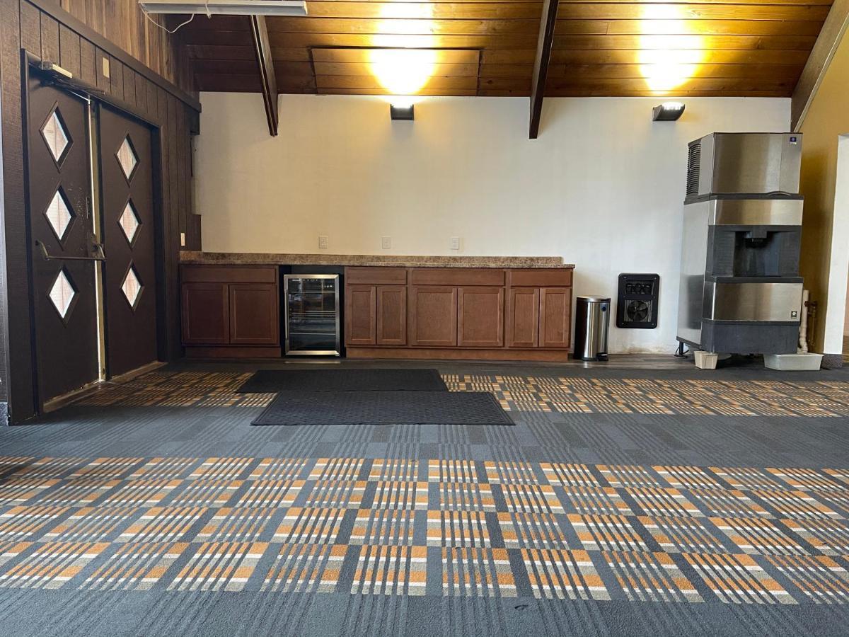 Red Carpet Inn نورث إيست المظهر الخارجي الصورة