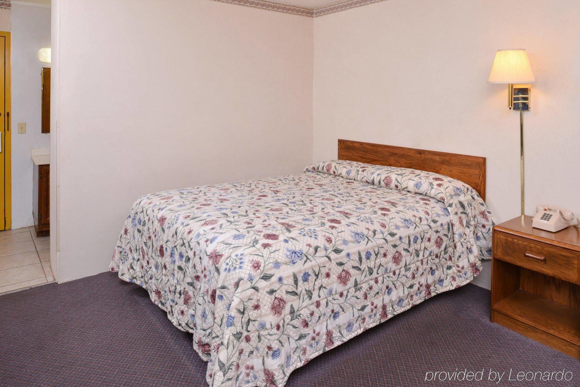 Red Carpet Inn نورث إيست المظهر الخارجي الصورة