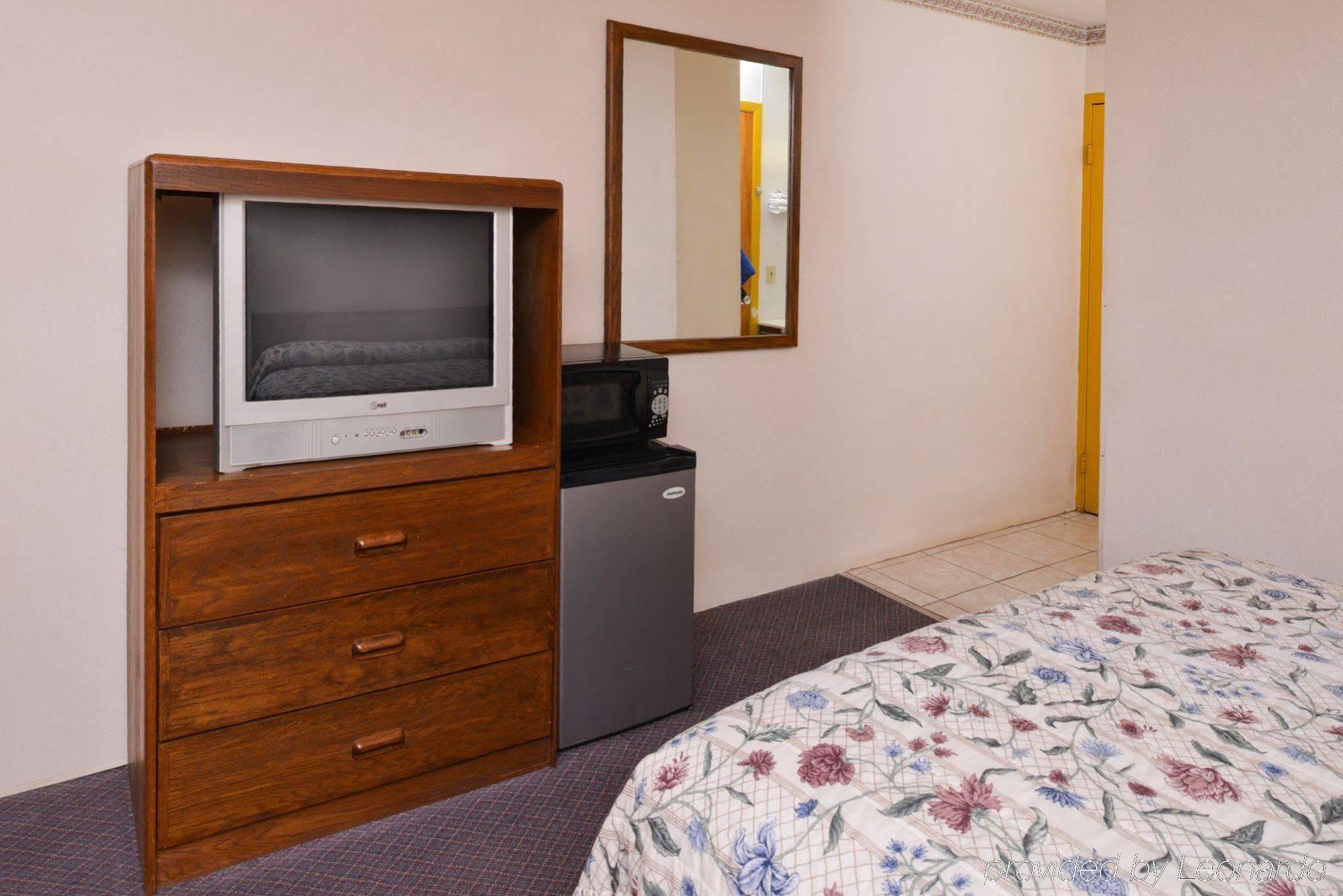 Red Carpet Inn نورث إيست المظهر الخارجي الصورة