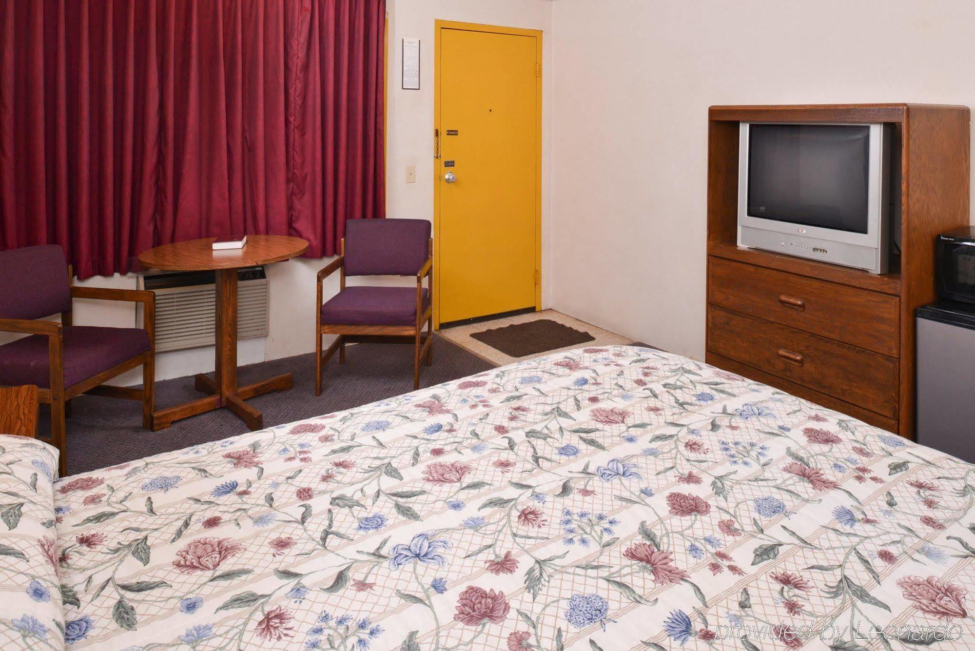 Red Carpet Inn نورث إيست المظهر الخارجي الصورة