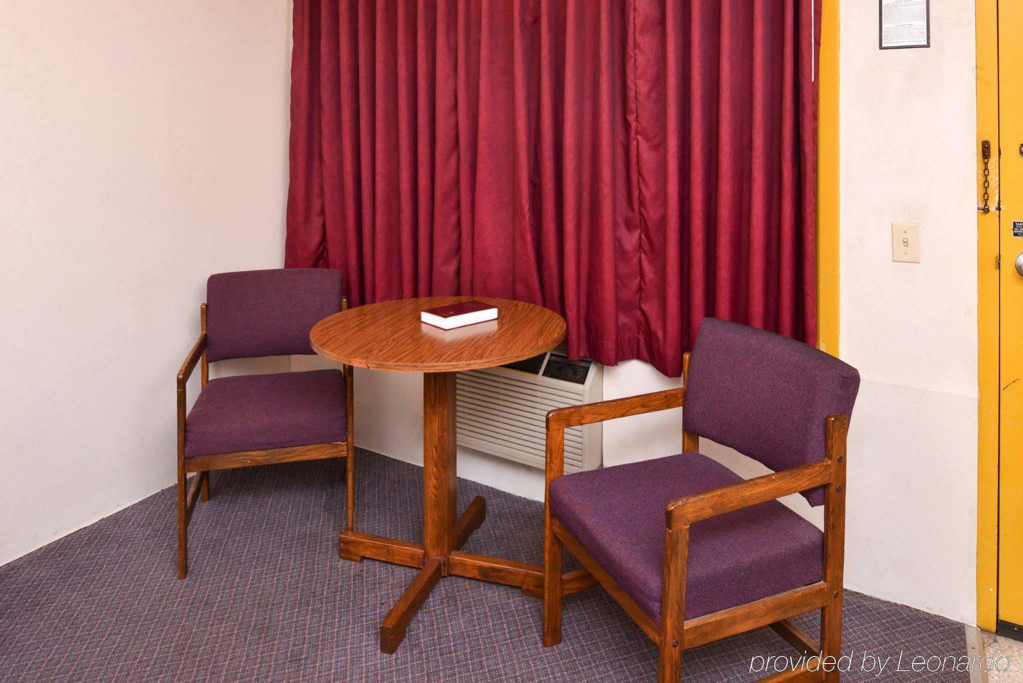 Red Carpet Inn نورث إيست المظهر الخارجي الصورة