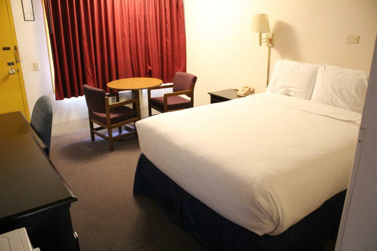 Red Carpet Inn نورث إيست المظهر الخارجي الصورة