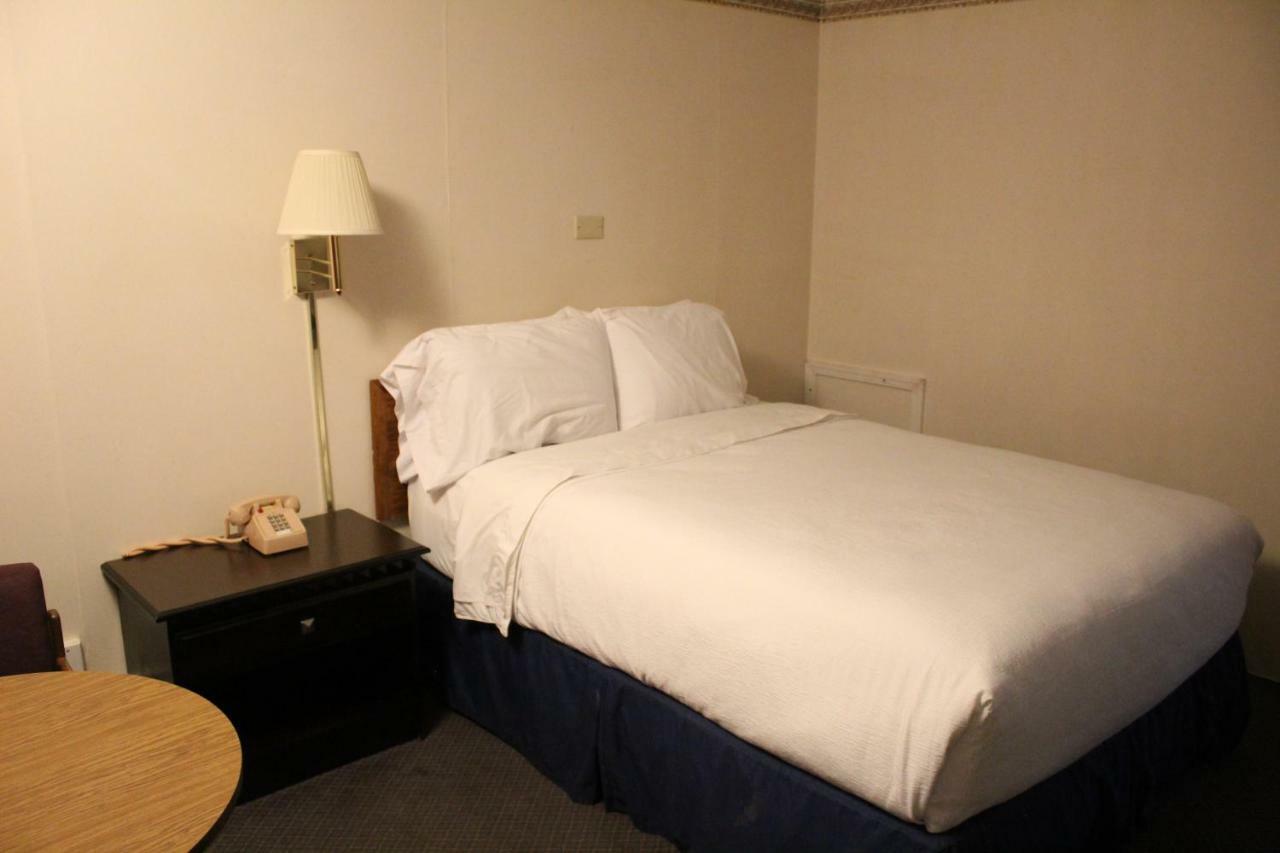 Red Carpet Inn نورث إيست المظهر الخارجي الصورة